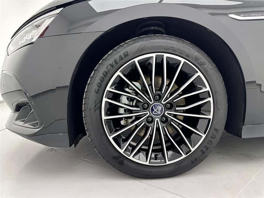 BYD Han 2023 car image #32