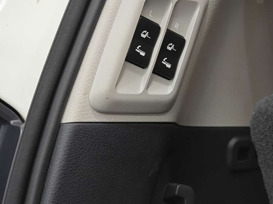 Toyota Land Cruiser Prado 2017 car image #32
