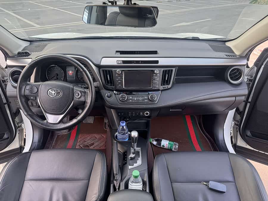 Toyota RAV4 2017 car image #32