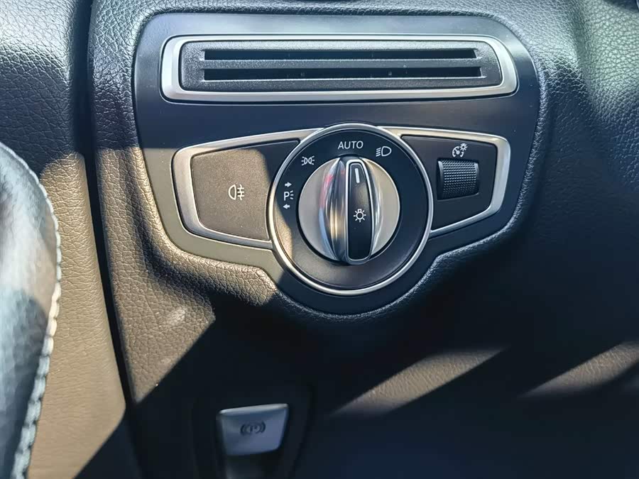 Mercedes-Benz GLC Class 2020 car image #32