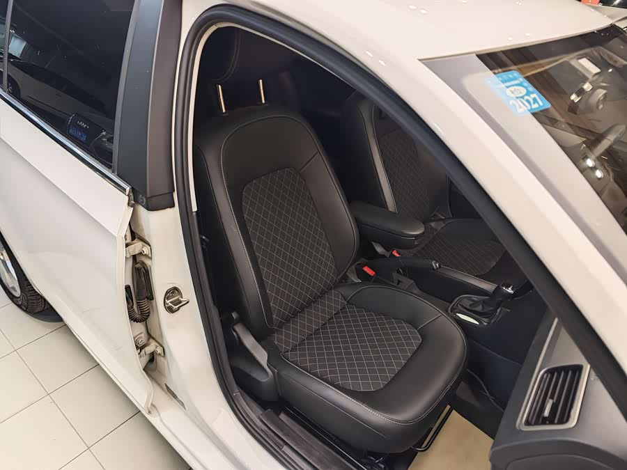 Skoda Rapid Spaceback 2019 car image #32