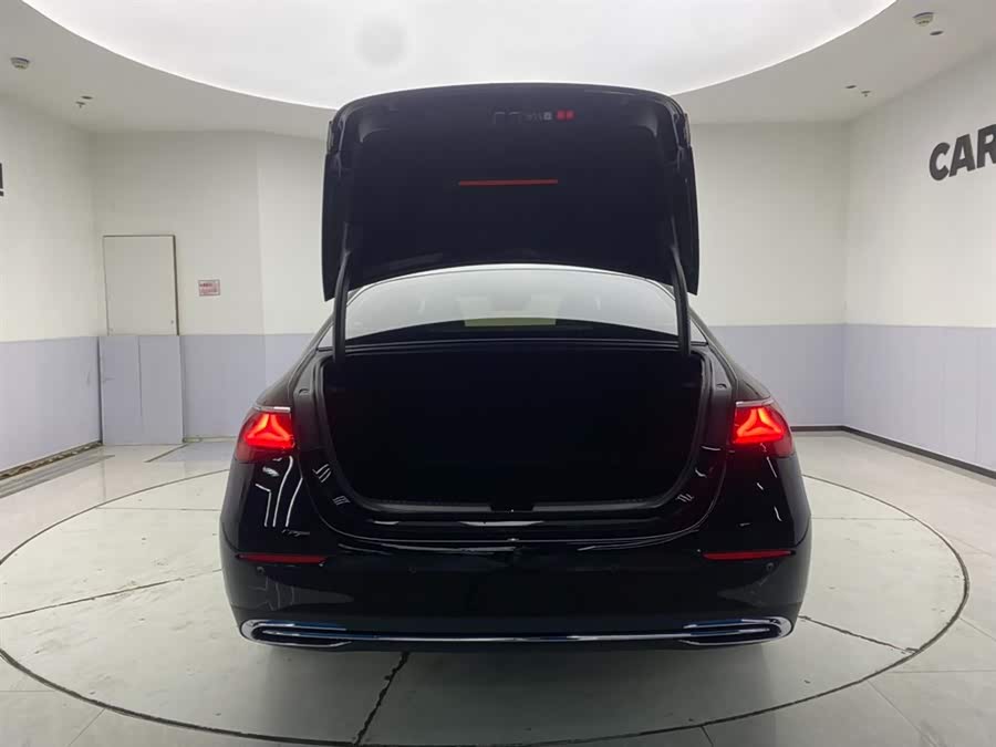 Mercedes-Benz E Class 2025 car image #32