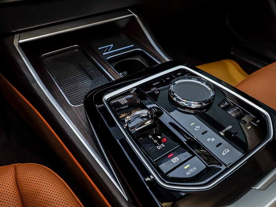 BMW 7 Series 2024 car image #32