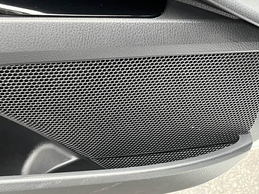 Toyota Camry 2023 car image #32