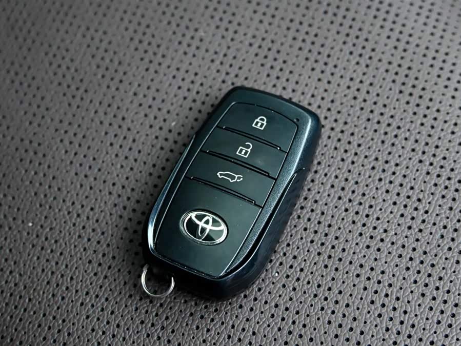 Toyota Land Cruiser Prado 2025 #32 Toyota Land Cruiser Prado 2025 immagine di auto #32