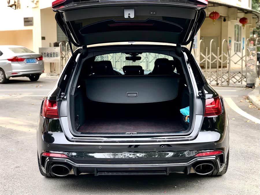 Audi RS 4 2023 immagine di auto #32