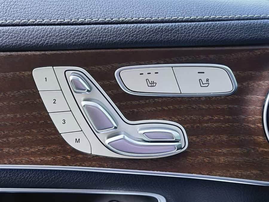 Mercedes-Benz GLC Class 2020 car image #32