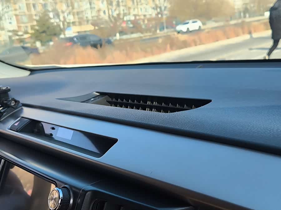 Toyota RAV4 2015 car image #32