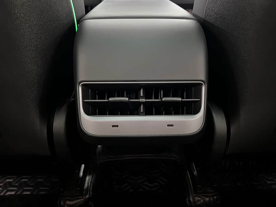 Tesla Model Y 2022 car image #32
