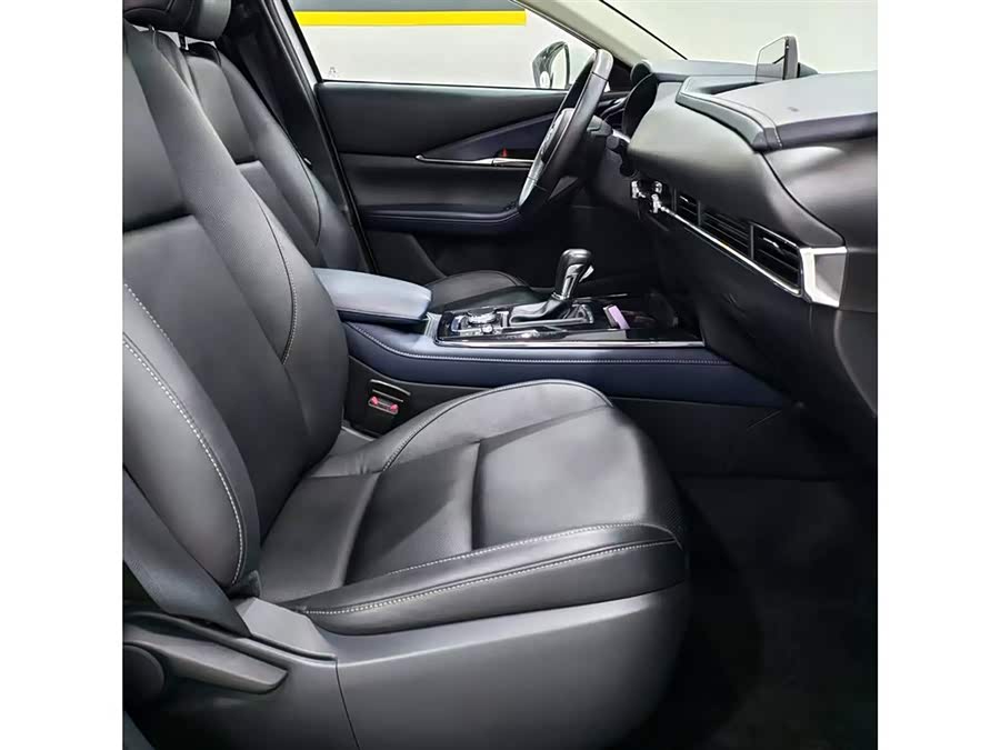 Mazda CX-30 2023 immagine di auto #32