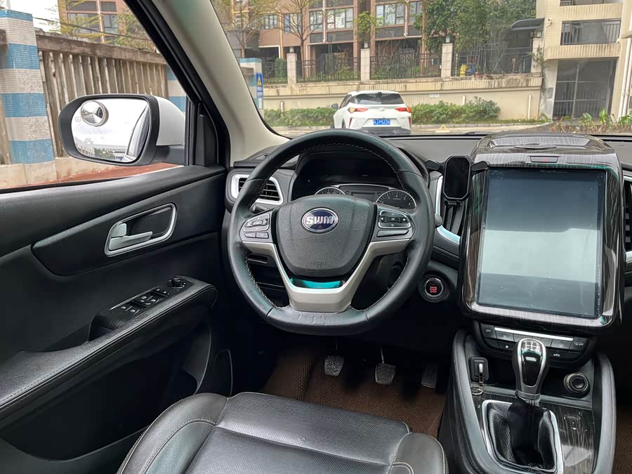 SWM斯威汽车 SWM斯威X7 2016 汽车图片 #32