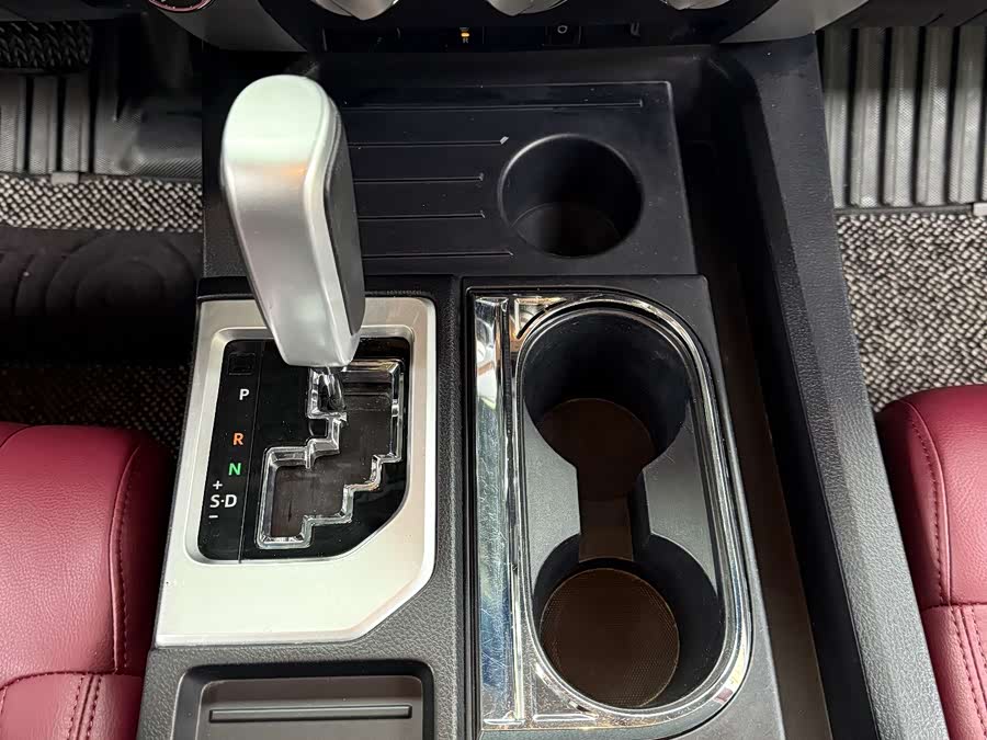 Toyota Tundra 2018 immagine di auto #32