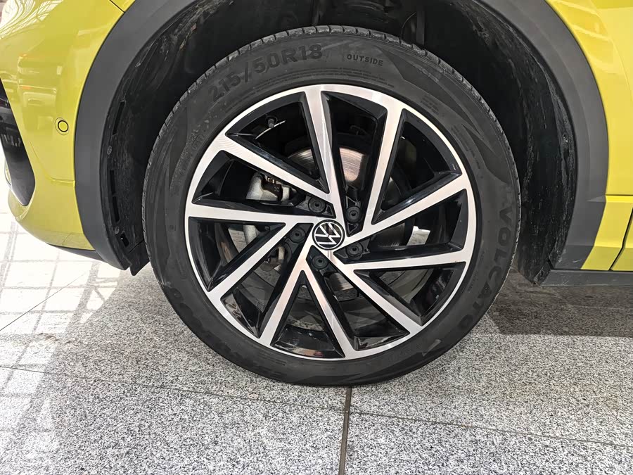 Volkswagen T-Roc 2023 car image #32