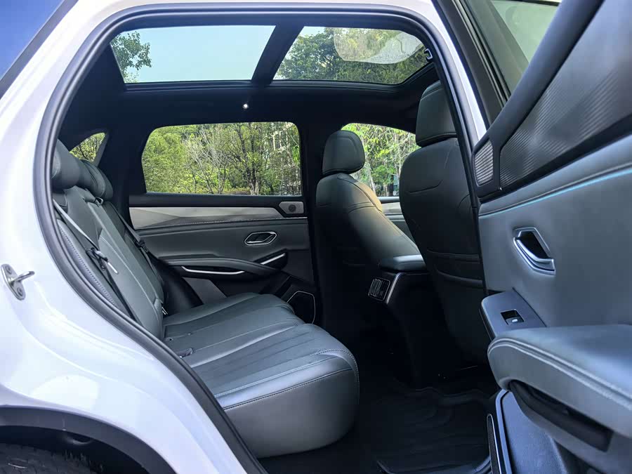 BYD SongL DM-i 2025 #32 BYD SongL DM-i 2025 car image #32