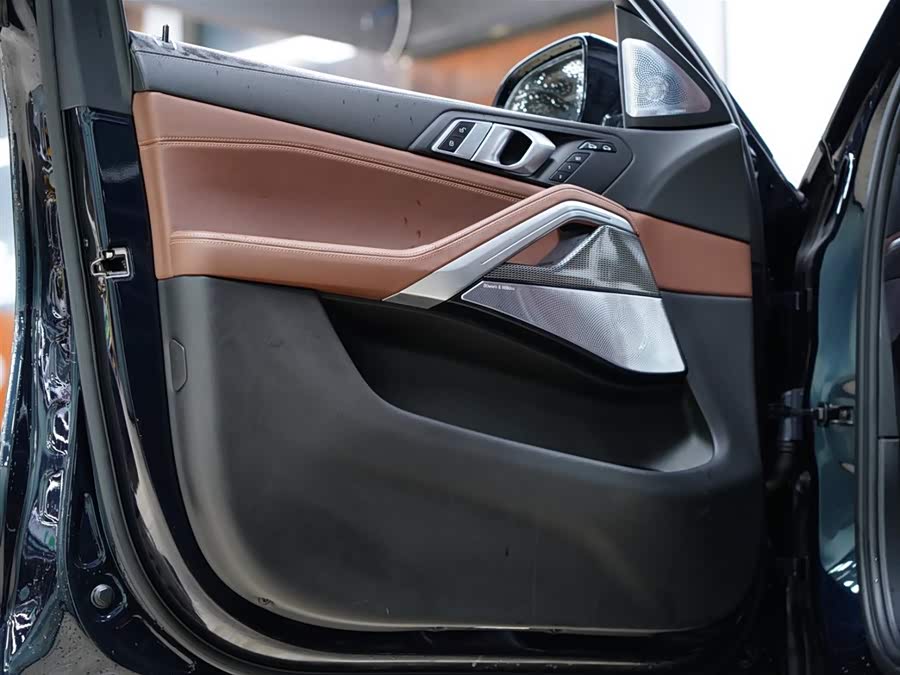 BMW X6 2021 car image #32