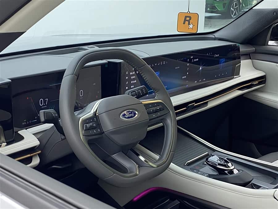 Ford Edge 2023 car image #32