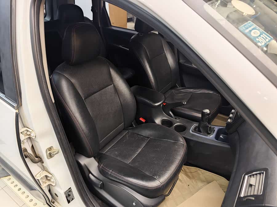 Forthing JOYEAR X5 2011 car image #32