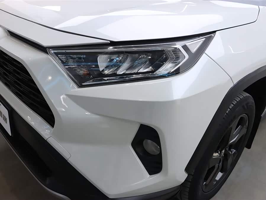 Toyota RAV4 2020 car image #32