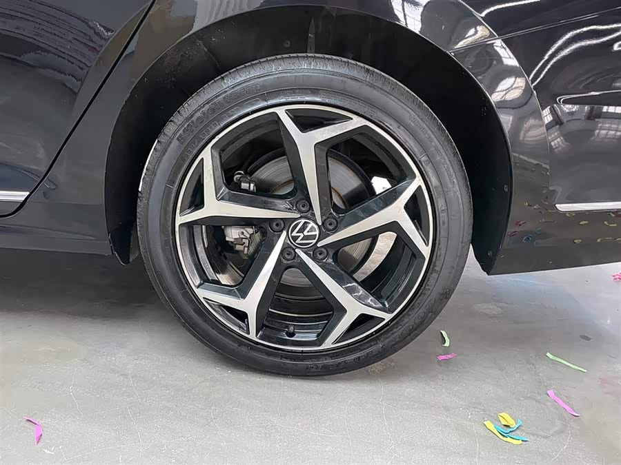 Volkswagen Passat 2023 car image #32