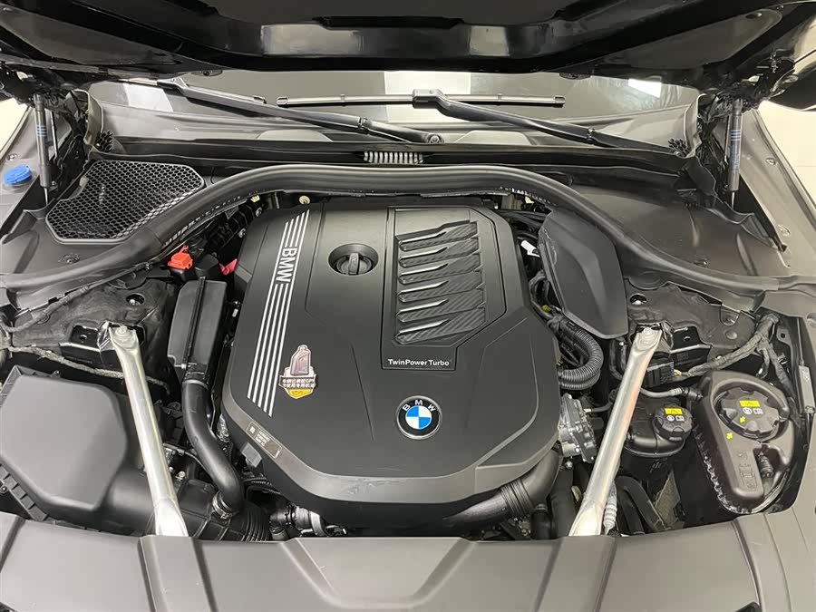 BMW 7 Series 2021 car image #32