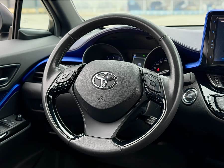 Toyota C-HR 2018 #32 Toyota C-HR 2018 car image #32