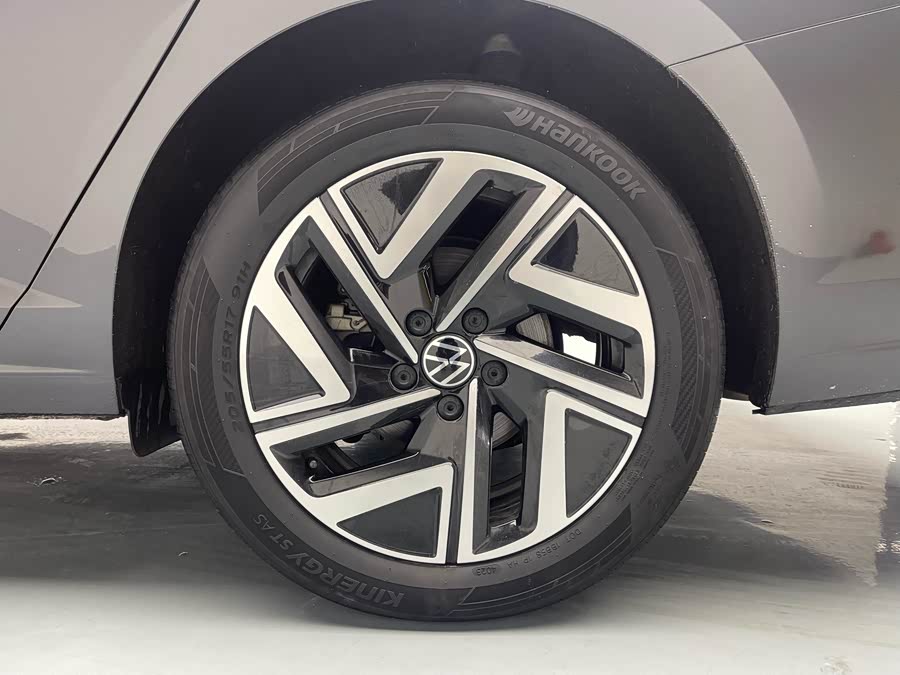 Volkswagen Sagitar 2023 car image #32