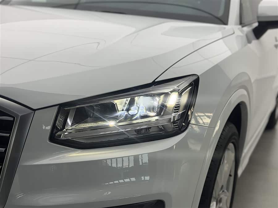 Audi Q2L 2020 car image #32