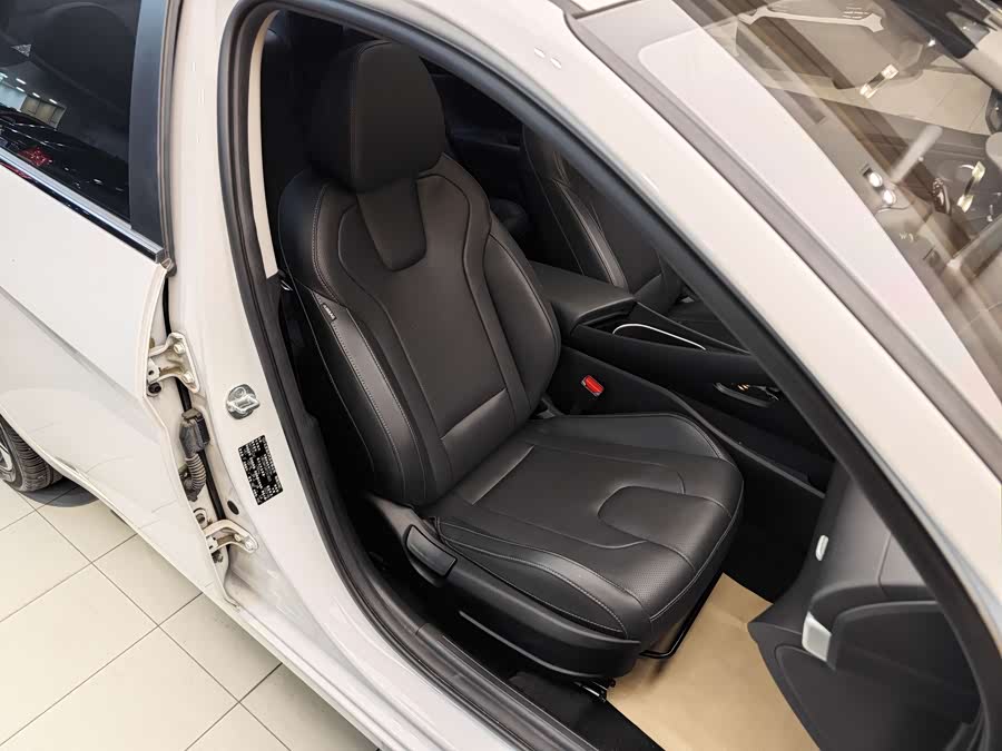 Hyundai Elantra 2023 immagine di auto #32