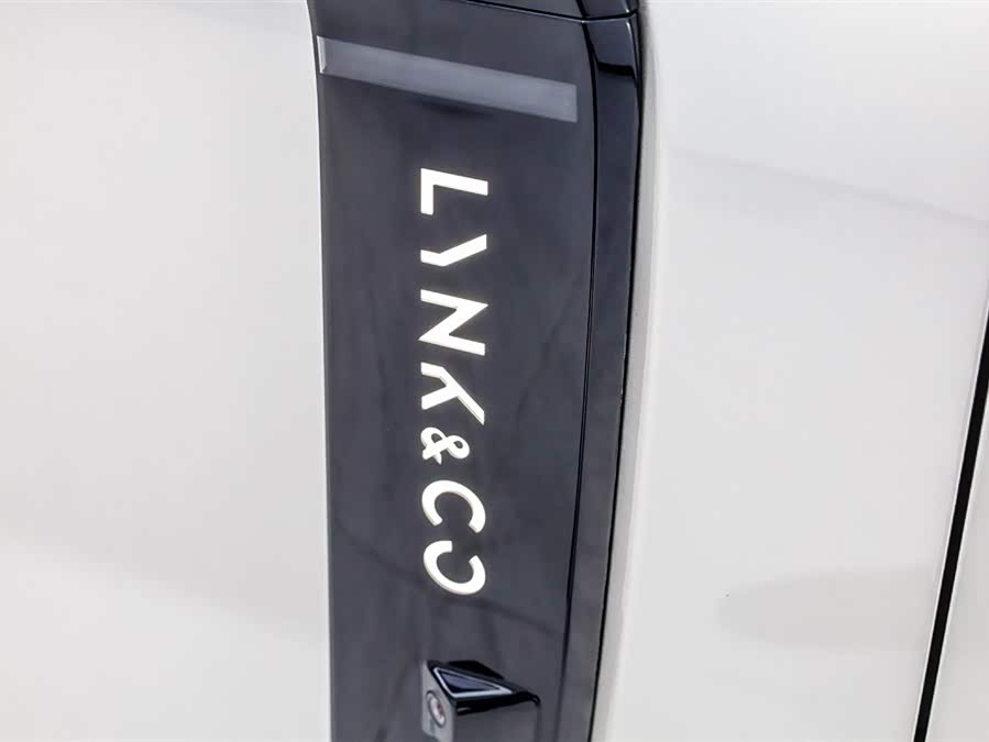 Lynk & Co 08 EM-P 2024 car image #32
