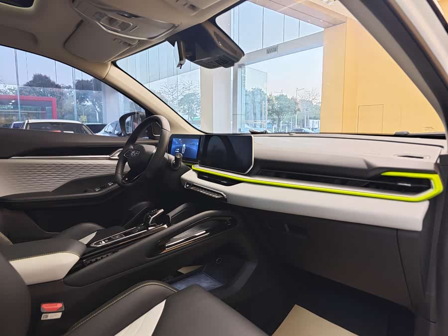 GEELY Coolray 2022 #32 GEELY Coolray 2022 car image #32