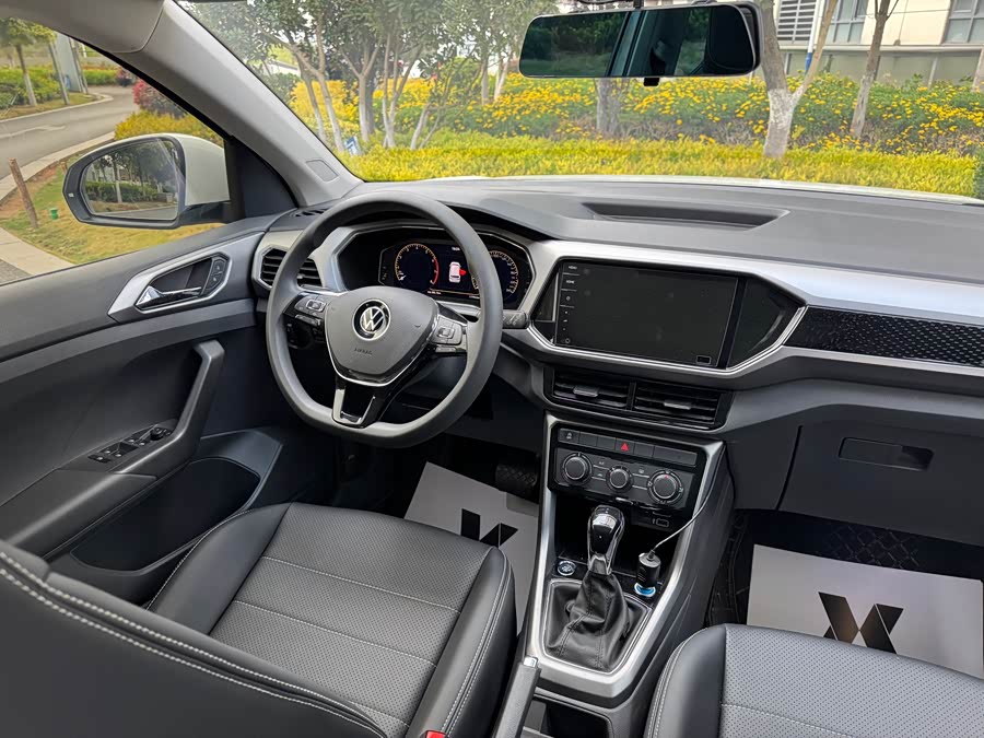 Volkswagen T-Cross 2021 #32 Volkswagen T-Cross 2021 car image #32