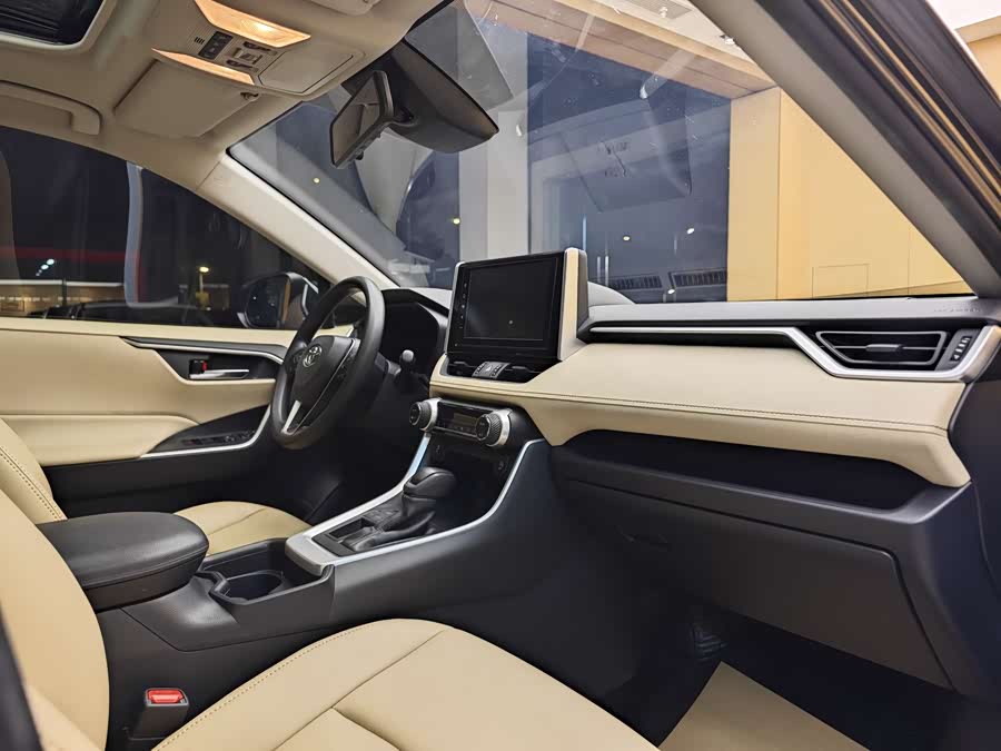 Toyota RAV4 2020 car image #32