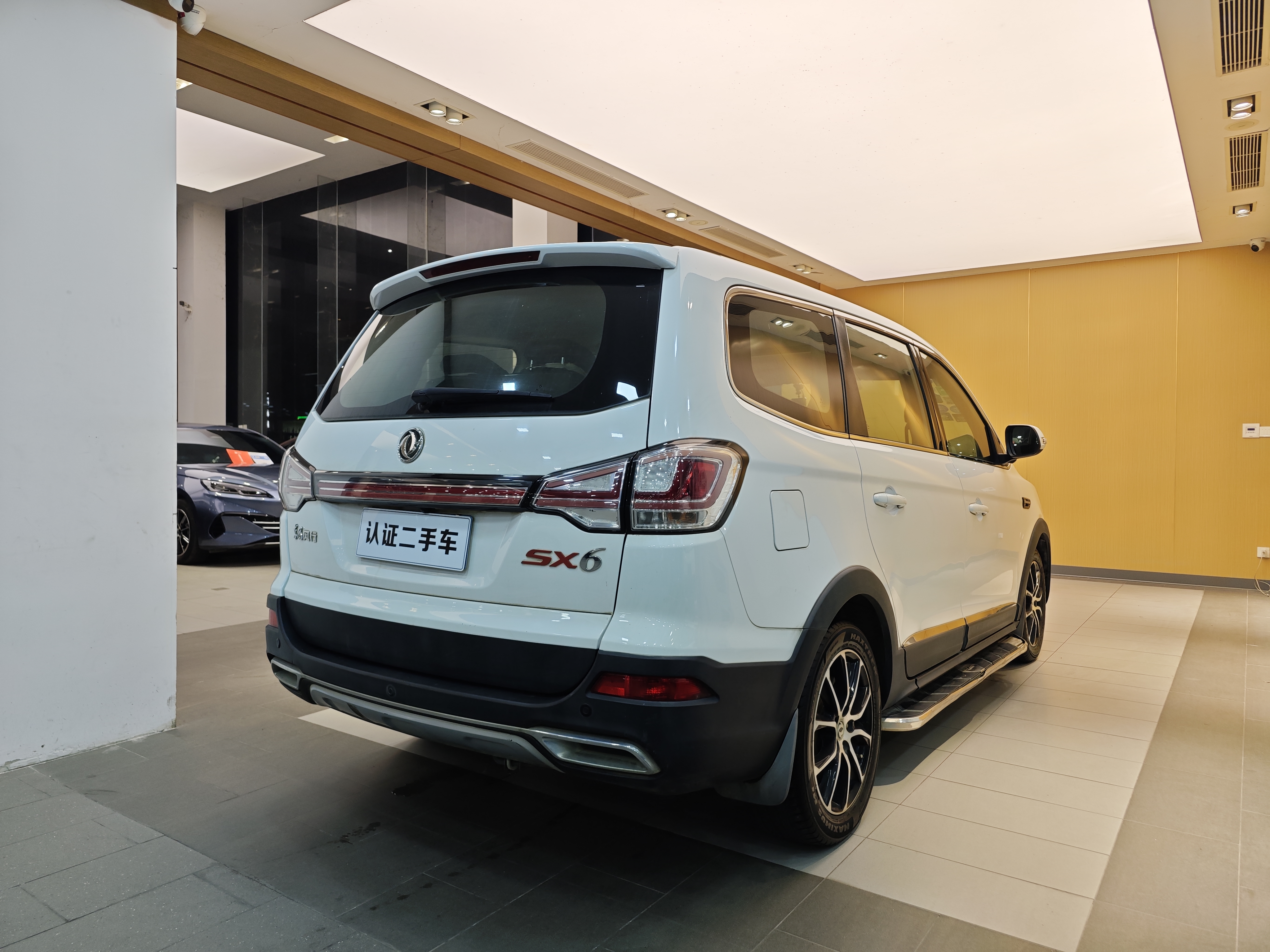 Forthing SX6 2016 car image #32