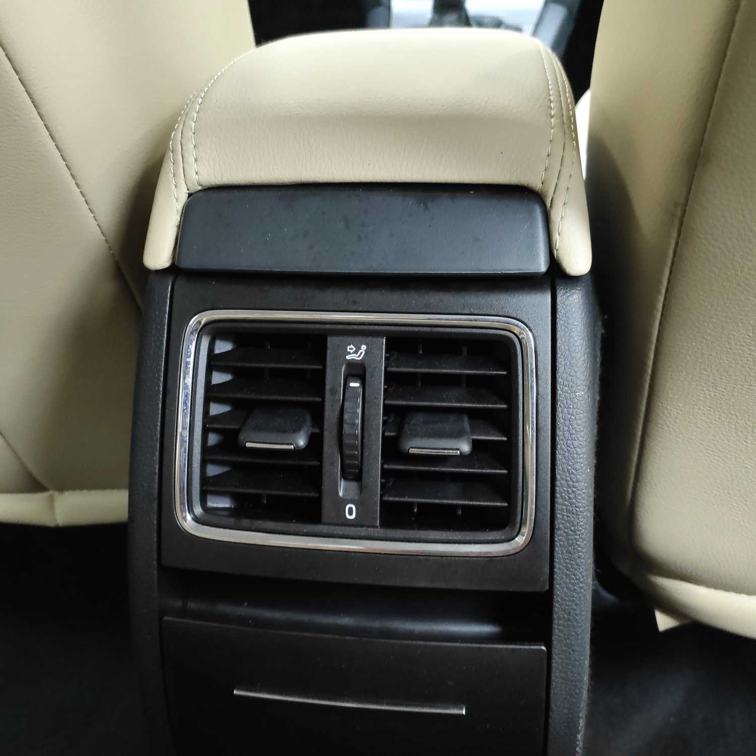 Skoda Octavia 2013 car image #32