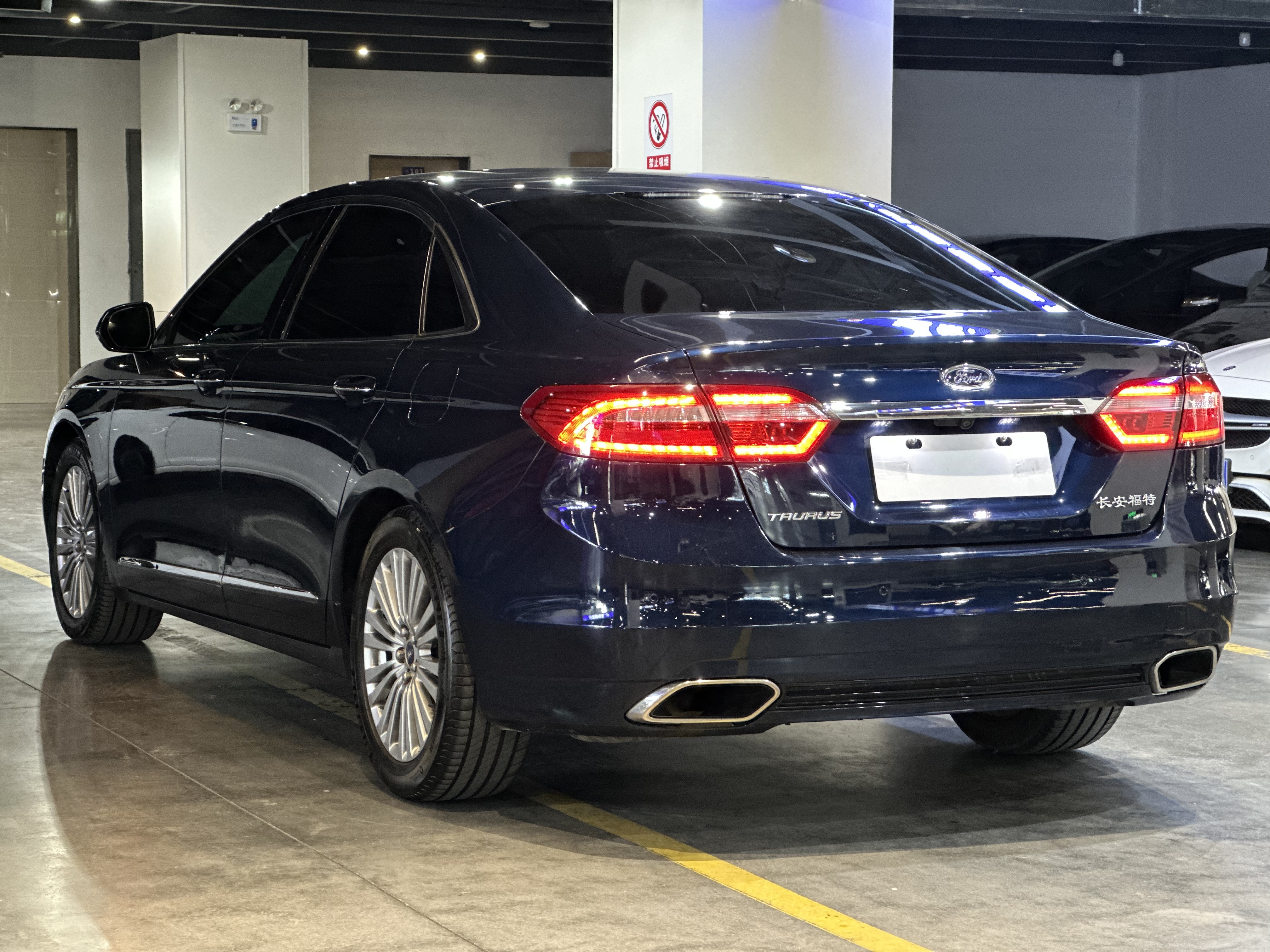 Ford Taurus 2016 immagine di auto #32