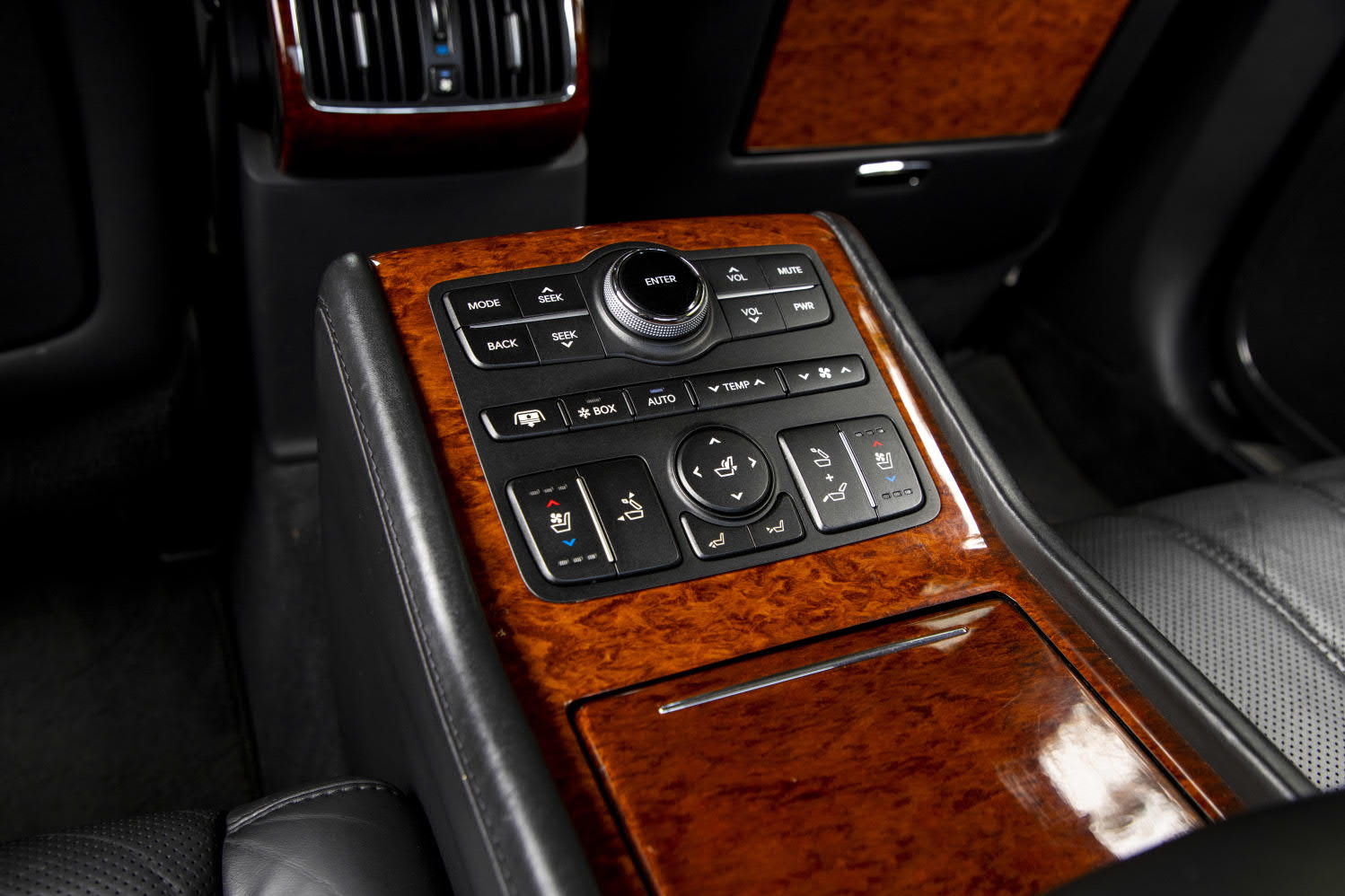 Hyundai Equus 2012 صورة سيارة #32