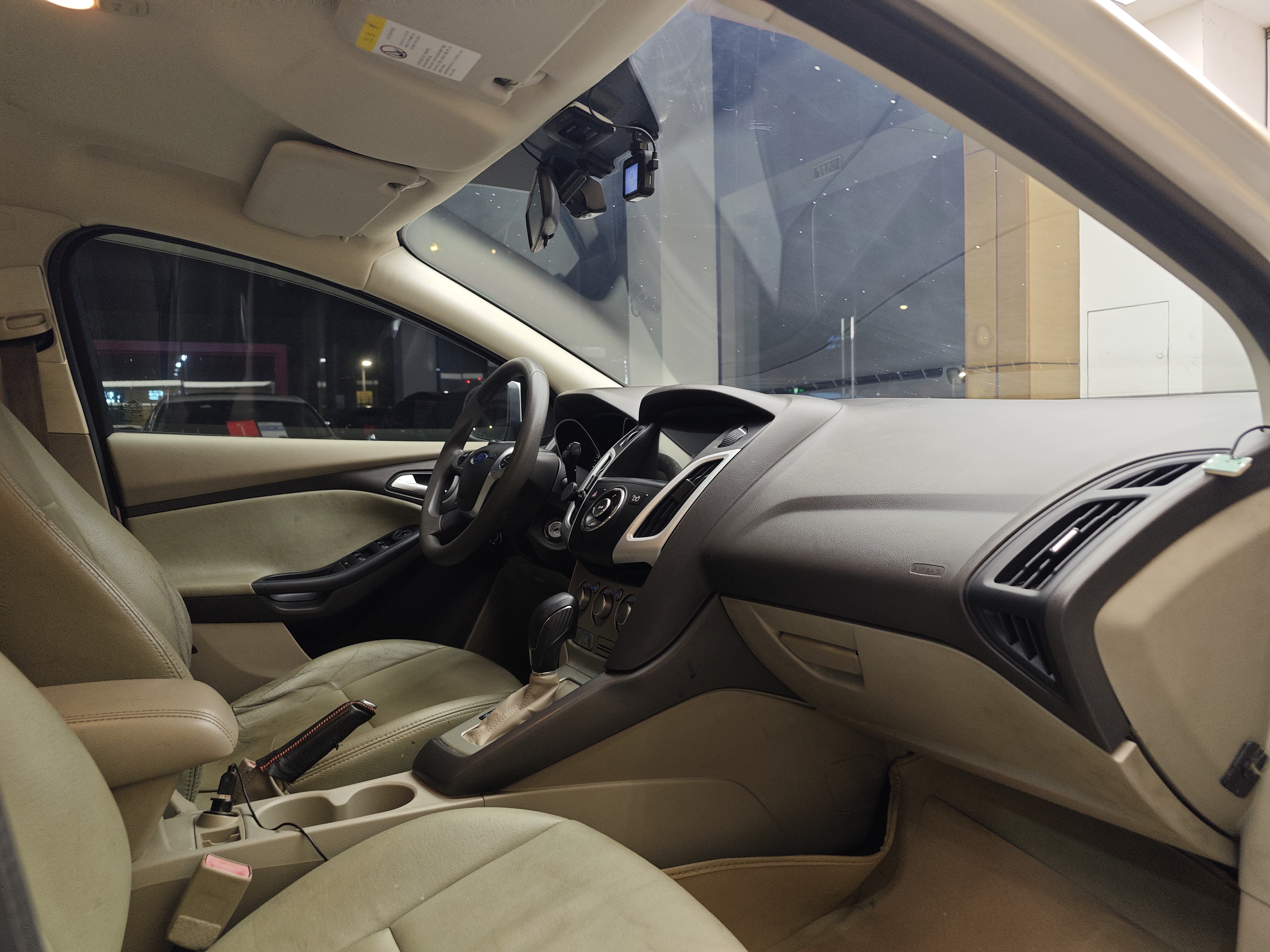 Ford Focus 2014 immagine di auto #32