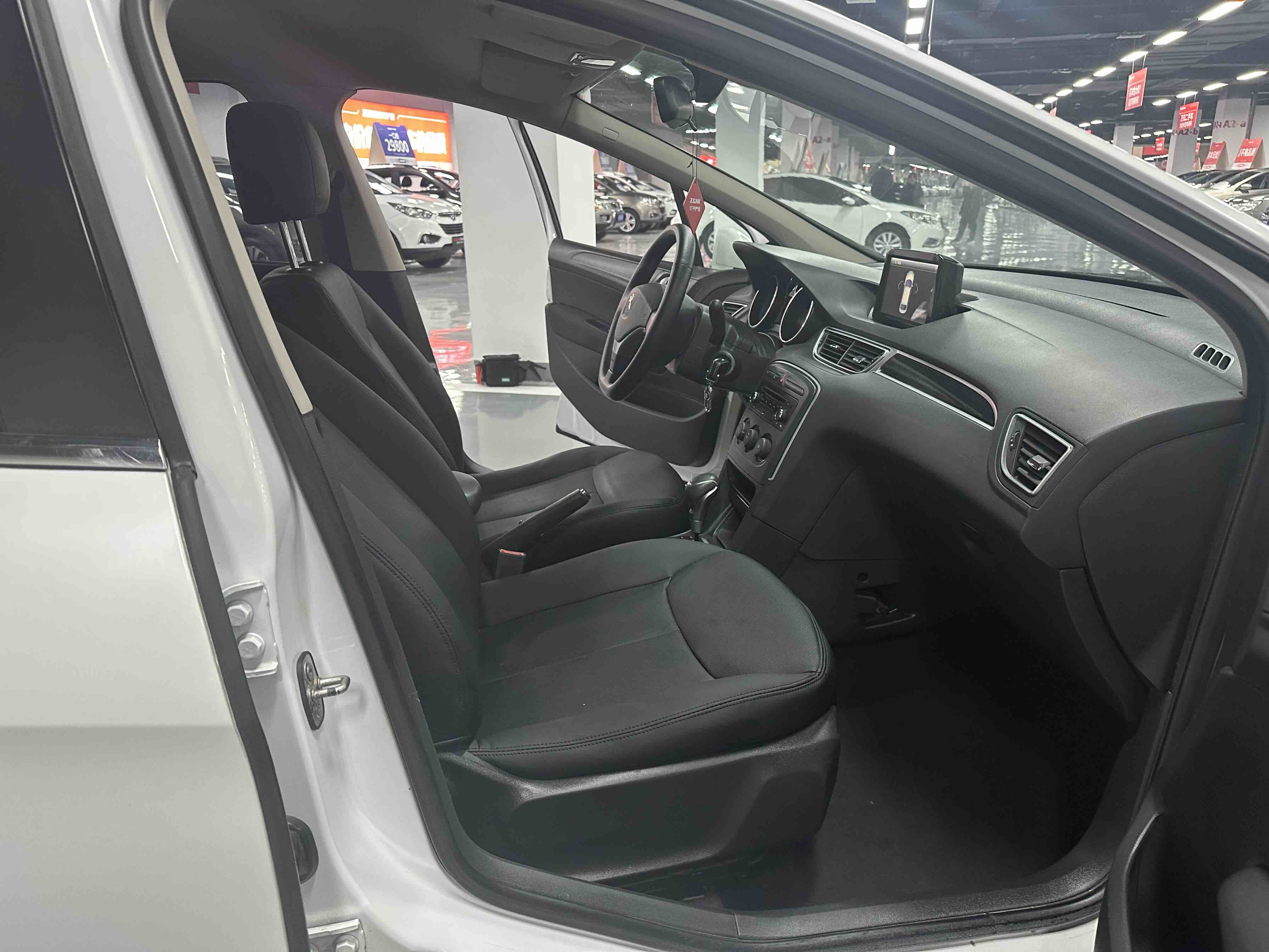 Peugeot 308 2015 #32 Peugeot 308 2015 car image #32