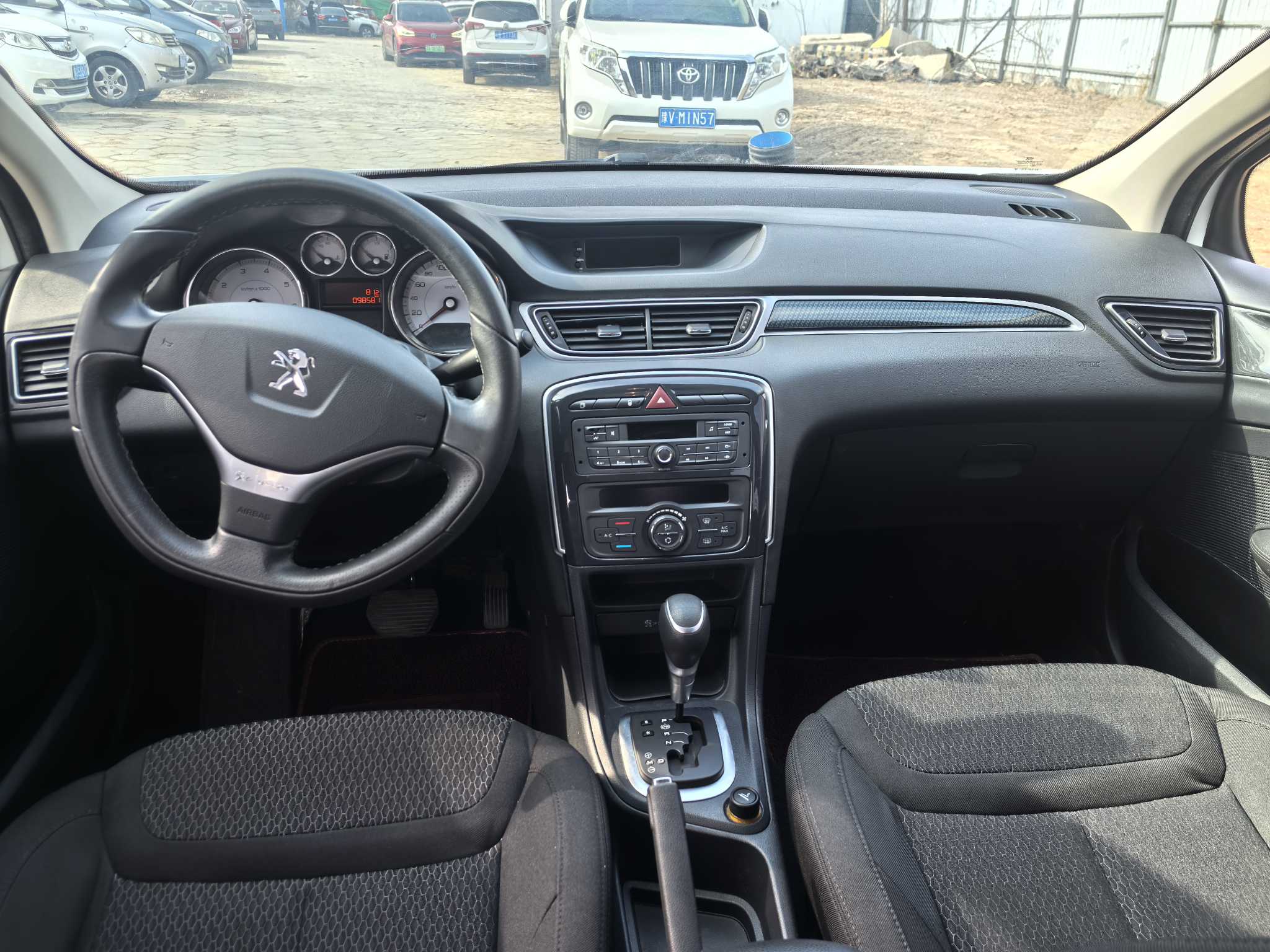 Peugeot 308 2015 car image #32
