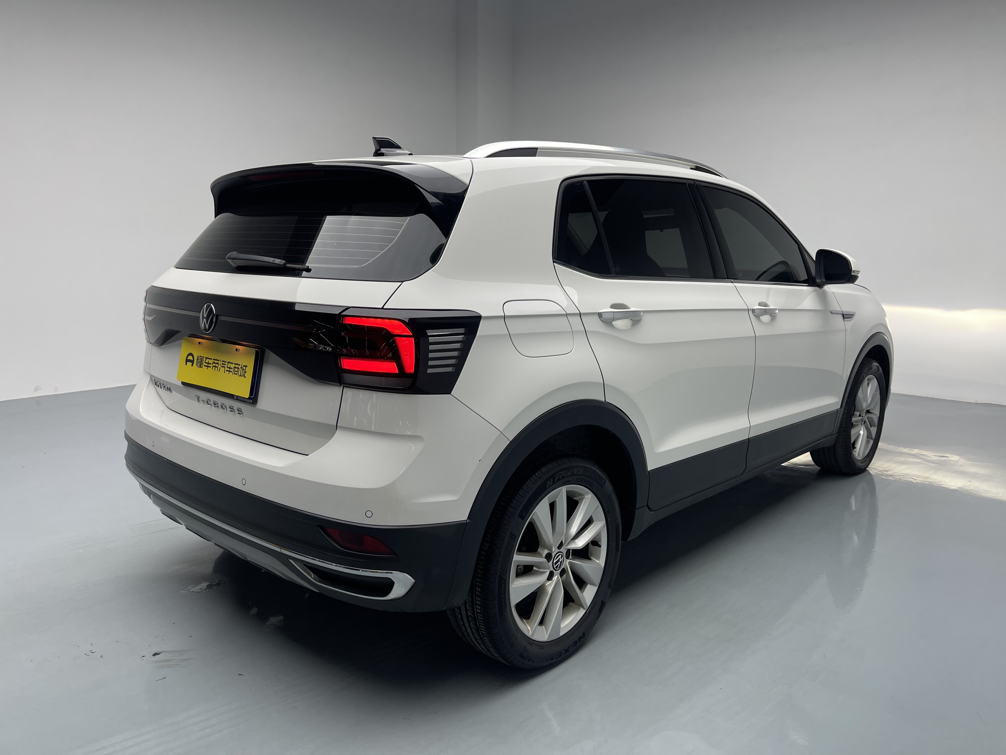 Volkswagen T-Cross 2021 car image #32