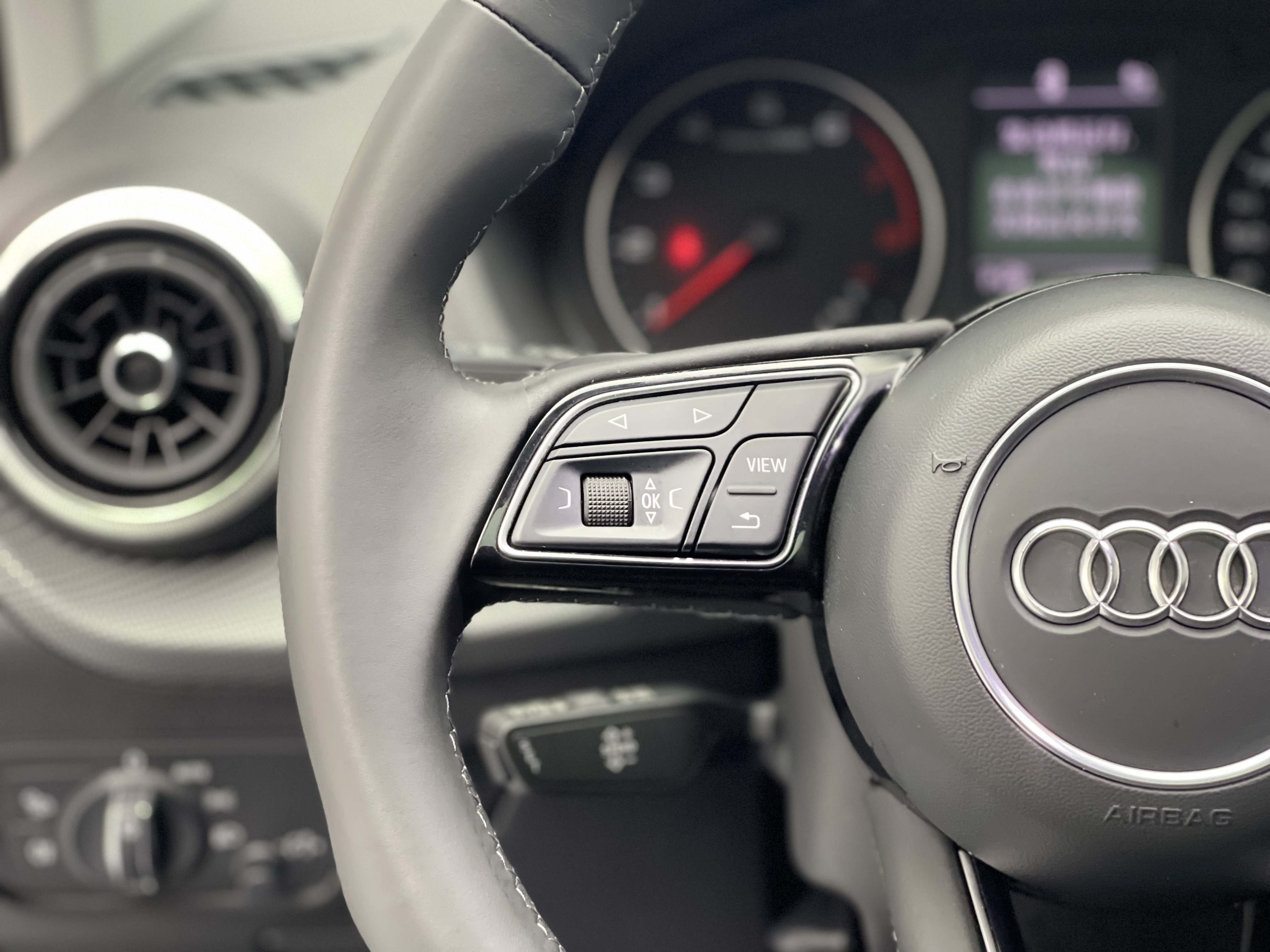 Q2L 2022 car image #32