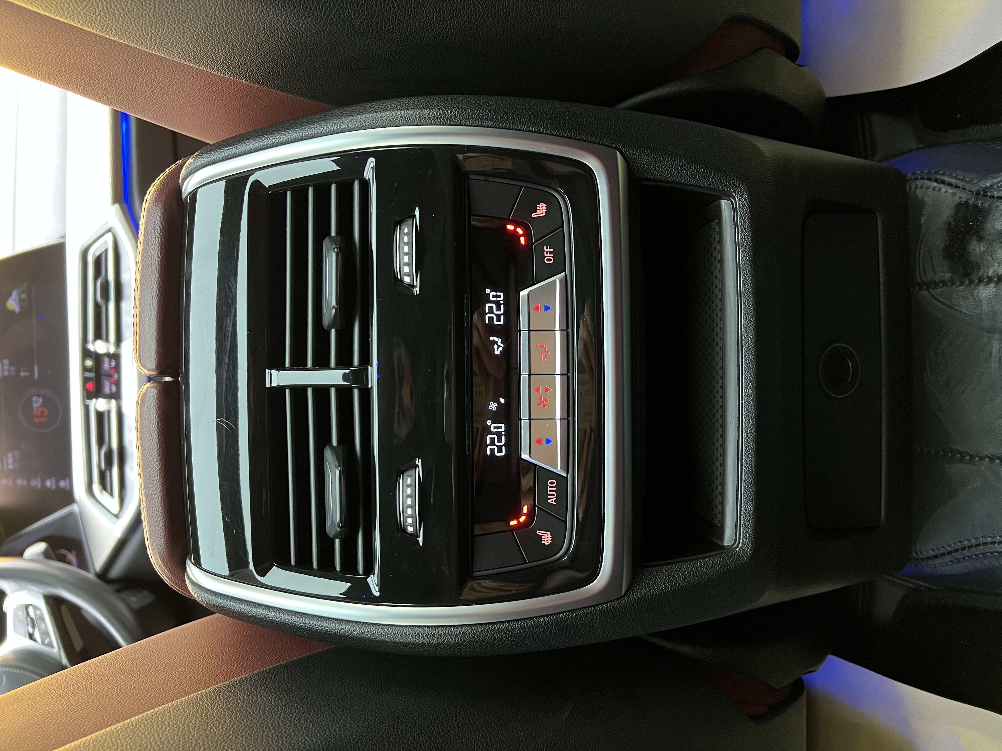 BMW X6 2021 car image #32