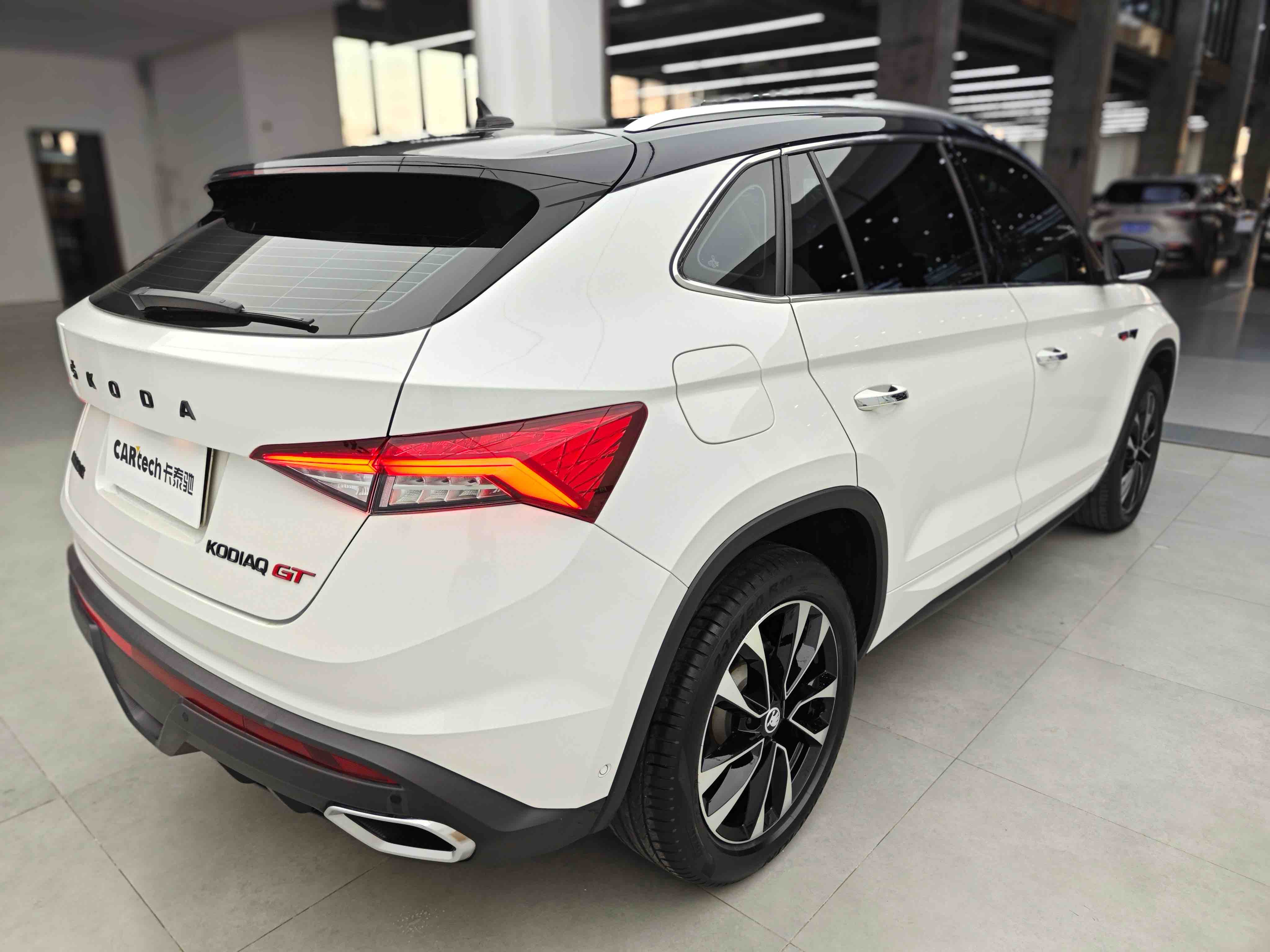 Skoda Kodiaq GT 2023 صورة سيارة #32