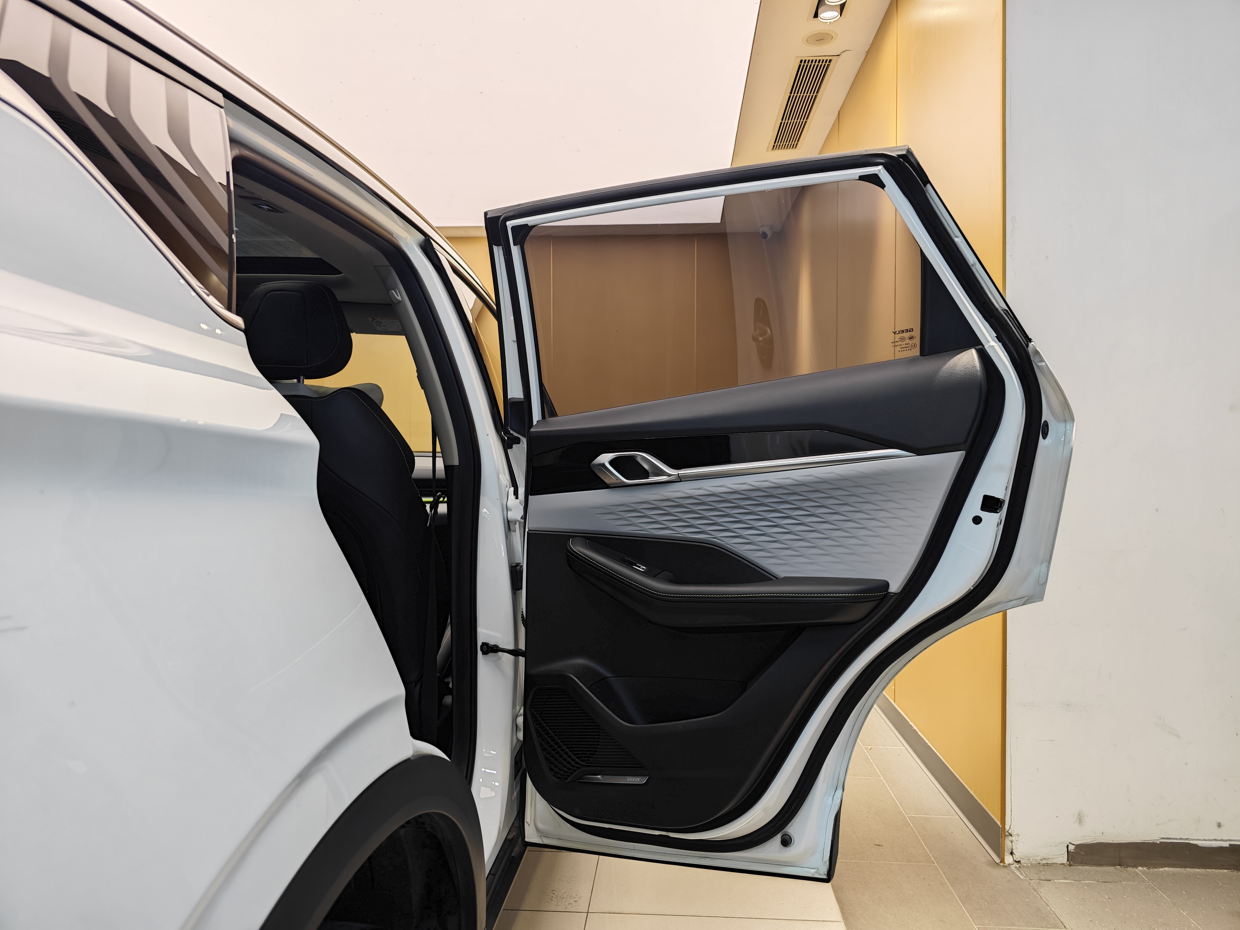 GEELY Coolray 2023 immagine di auto #32