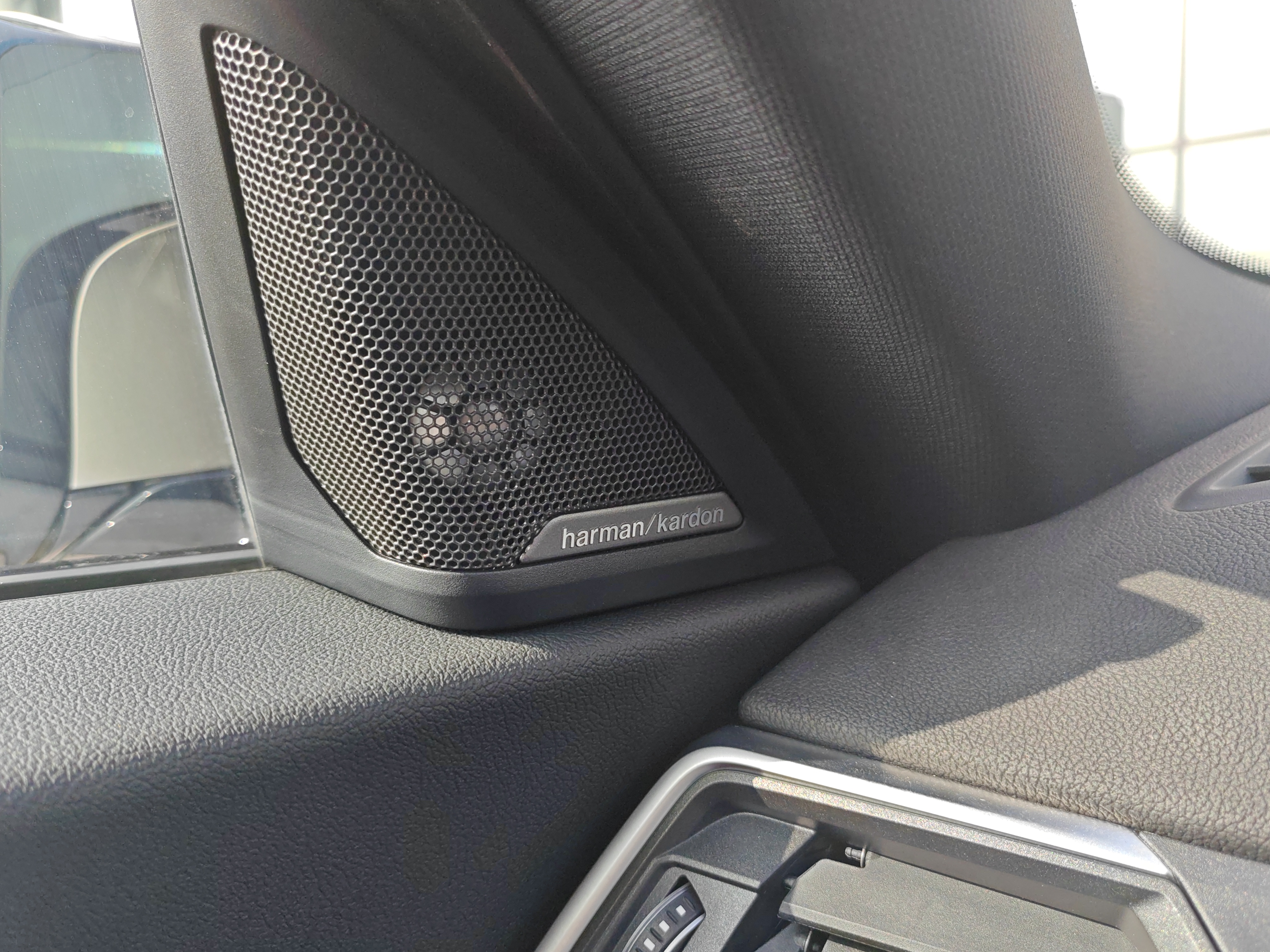 BMW M240i 2024 immagine di auto #32