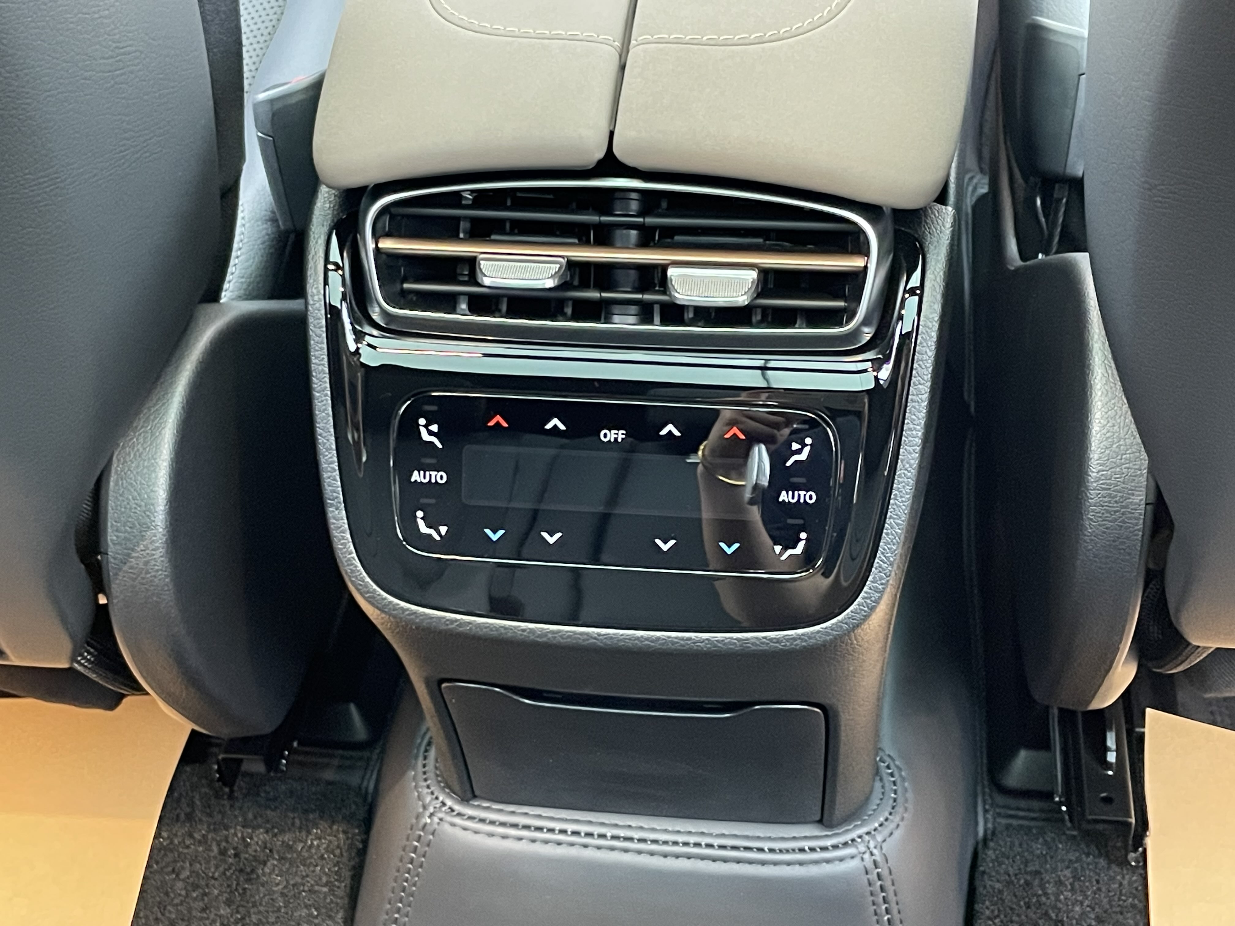 Mercedes-Benz EQS SUV 2025 car image #32