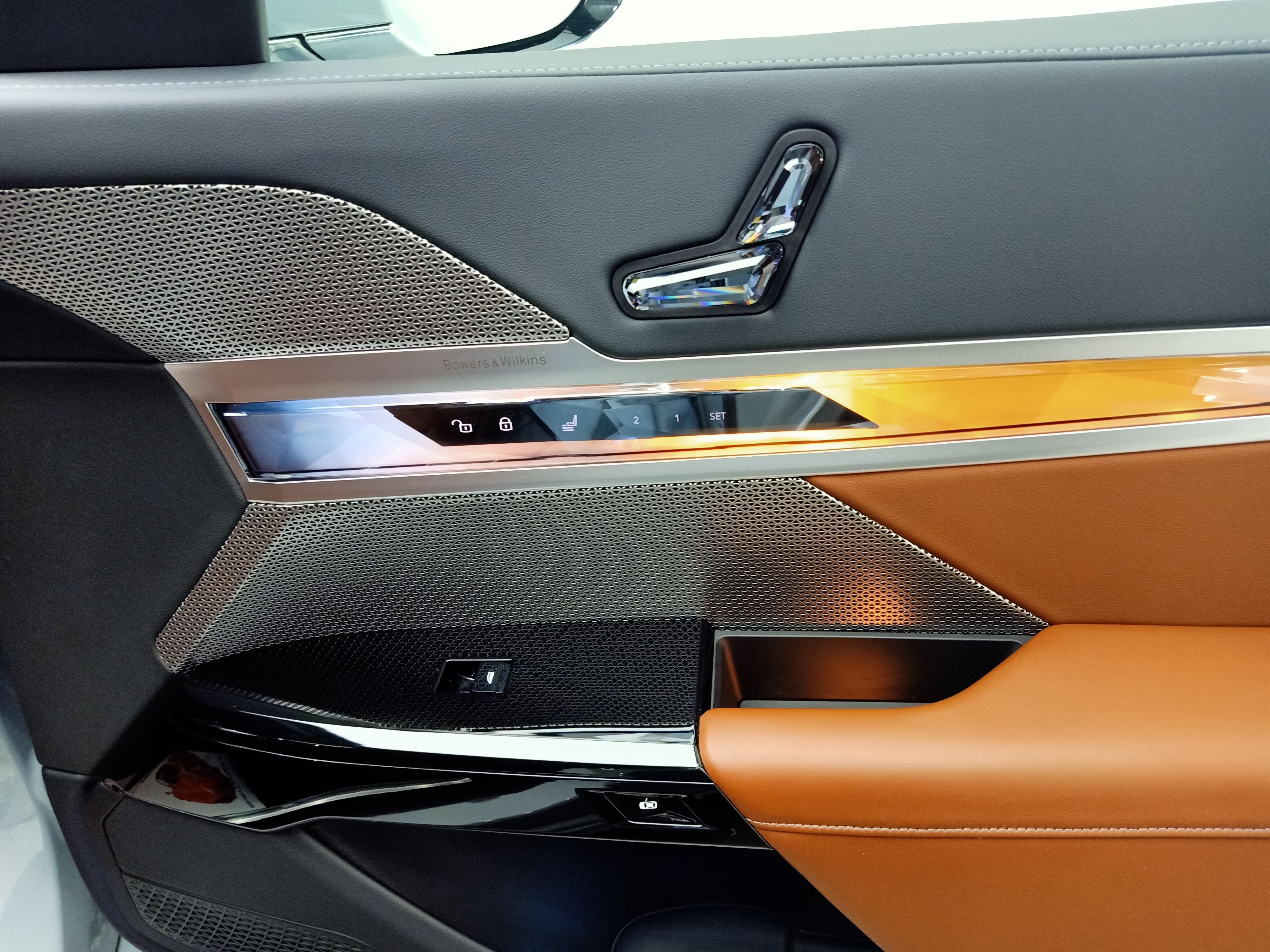 BMW i7 2023 car image #32