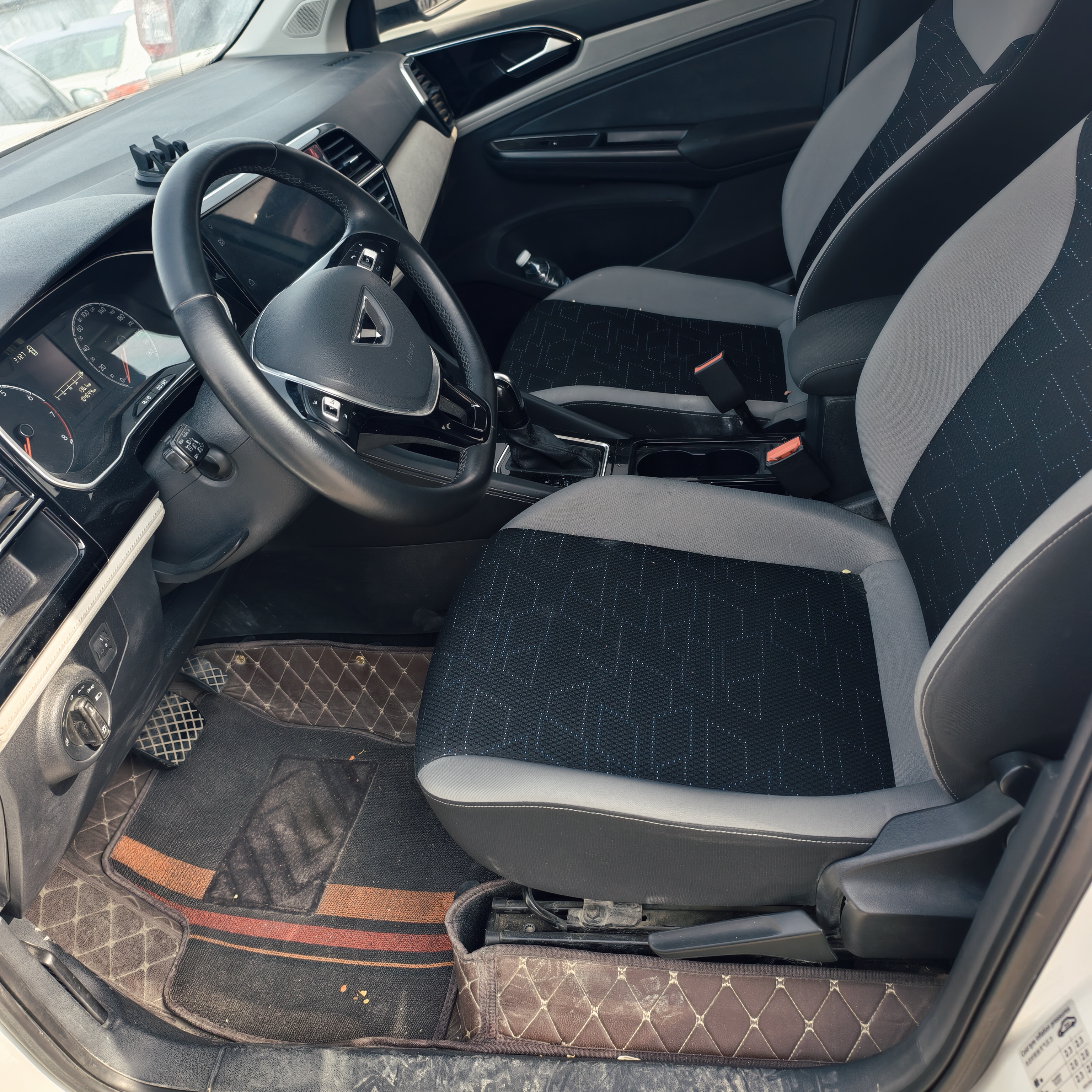 VS5 2023 car image #32