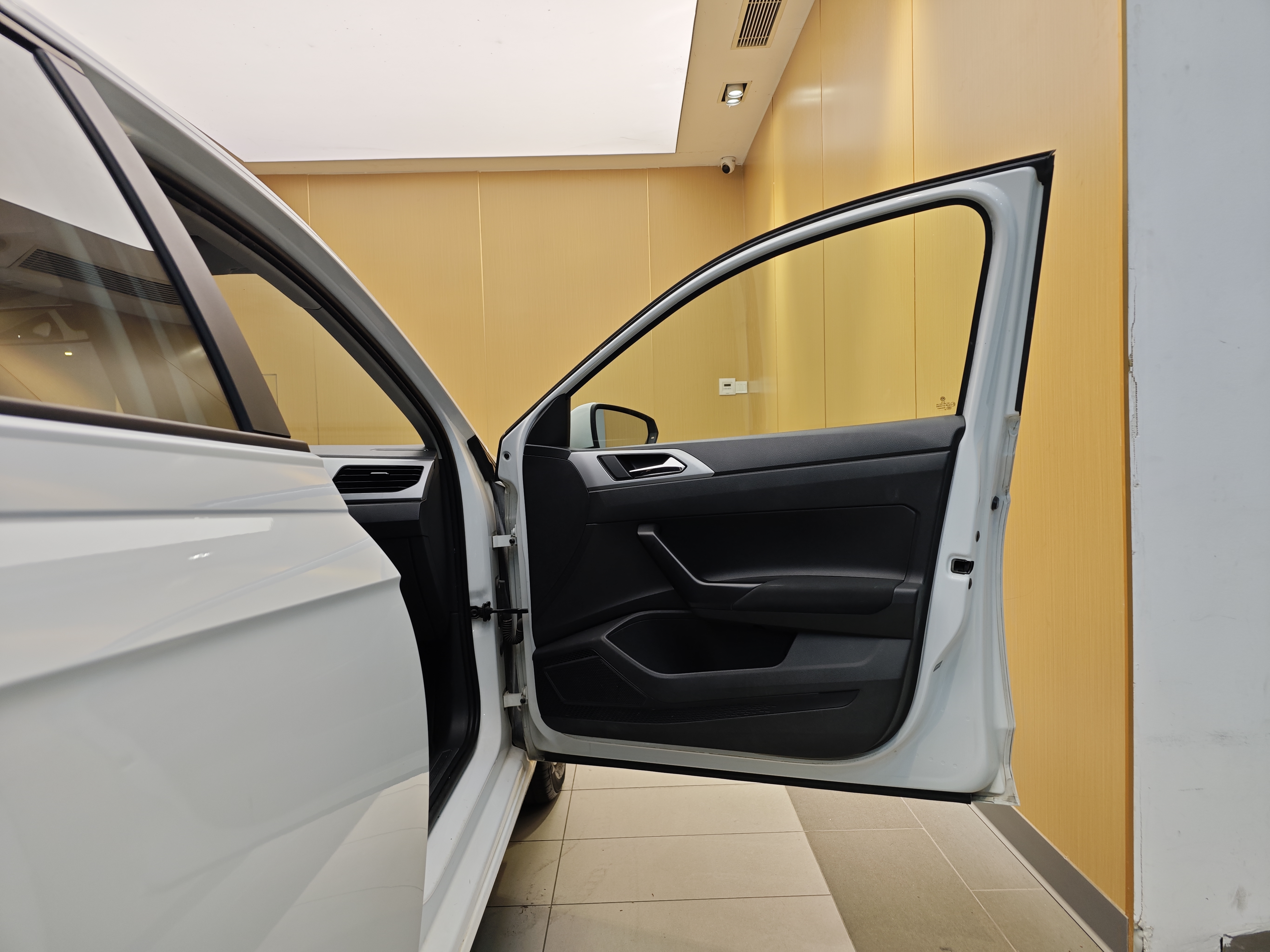 Polo 2023 car image #32