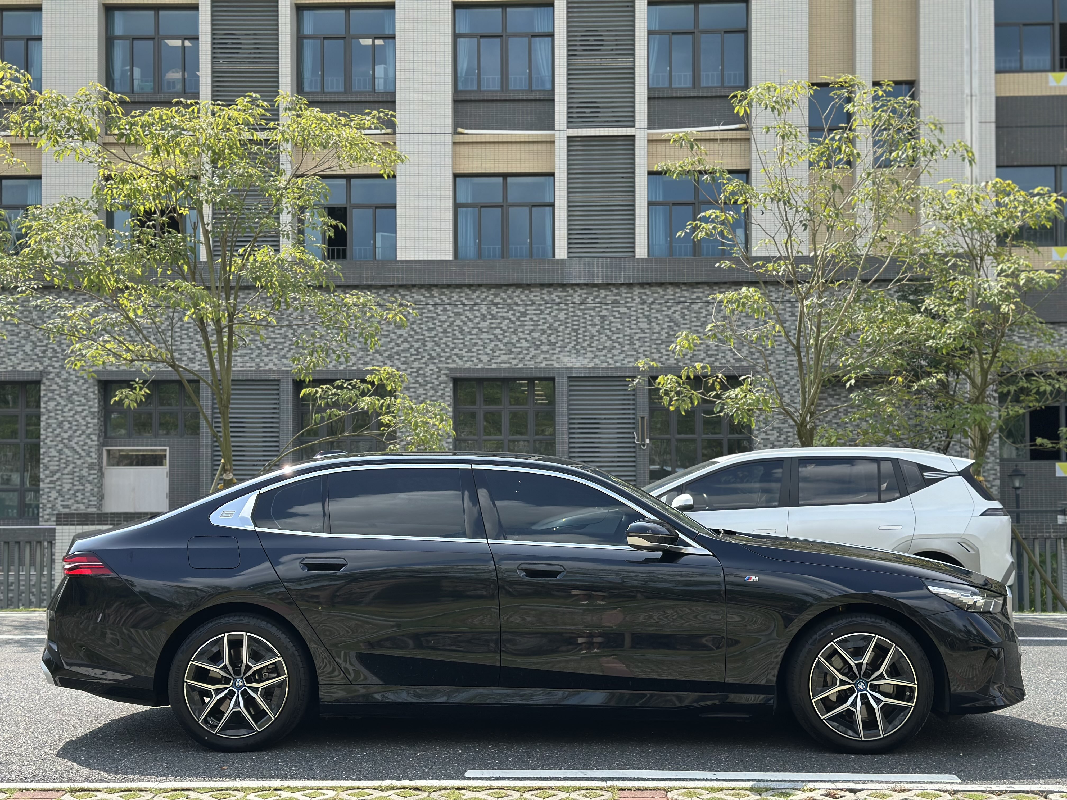 BMW i5 M60 2024 #32 BMW i5 M60 2024 car image #32